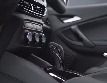 Interior Chevrolet Tracker "Midnight" [Latam] '2023–25
