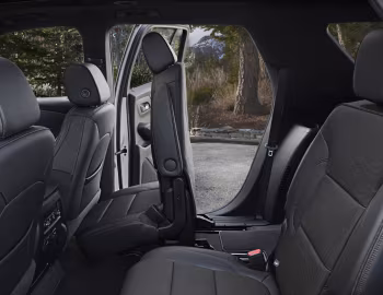 Interior 2022–23 Chevrolet Traverse High Country [North America] '2021–23