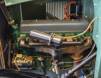 Bajo el capó 1930 Chevrolet Universal Coupe (5AD)