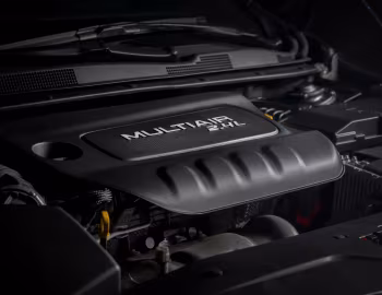 Bajo el capó 2015–16 Chrysler 200C (UF) '2014–16