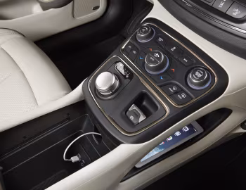 Interior 2015–16 Chrysler 200C (UF) '2014–16