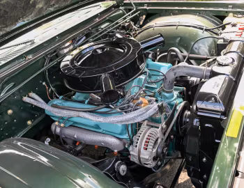 Bajo el capó 1966 Chrysler 300 Convertible (CM27)