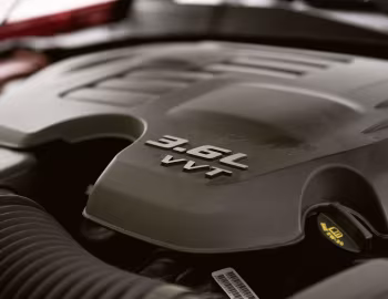Bajo el capó 2015–20 Chrysler 300 Limited AWD (LX2) '2015–20
