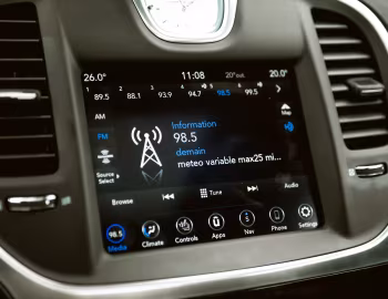 Interior 2015–20 Chrysler 300 Limited AWD (LX2) '2015–20