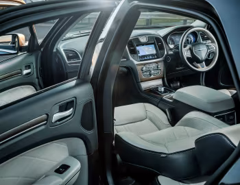 Interior Chrysler 300C [Australia] (LX2) '2015–21