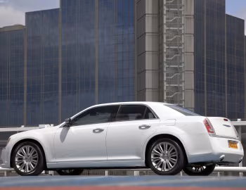 Chrysler 300C [UK-spec] '2012–15