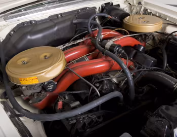Bajo el capó 1960 Chrysler 300F Hardtop Coupe (842)