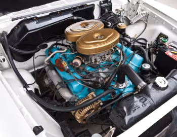 Bajo el capó 1962 Chrysler 300H Convertible (845)