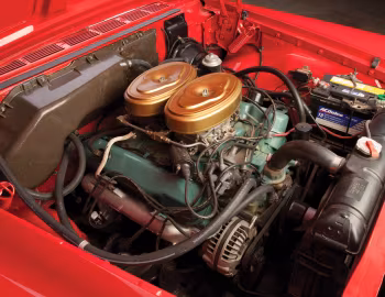 Bajo el capó 1962 Chrysler 300H Convertible (845)