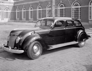 1937 Chrysler Airflow Touring Sedan (C-17)