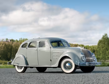 1934 Chrysler Airflow Sedan (CU)