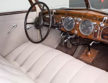 Panel frontal 1935 Chrysler Airflow Sedan (C-1)