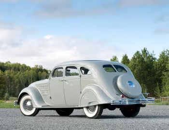 1934 Chrysler Airflow Sedan (CU)