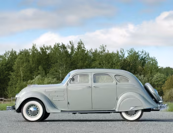1934 Chrysler Airflow Sedan (CU)