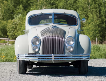 1934 Chrysler Airflow Sedan (CU)