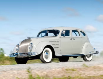 1934 Chrysler Airflow Sedan (CU)