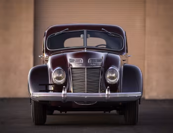 1937 Chrysler Airflow Touring Sedan (C-17)