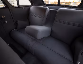 Intérieur 1937 Chrysler Airflow Touring Sedan (C-17)