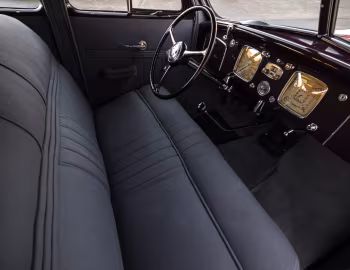 Intérieur 1937 Chrysler Airflow Touring Sedan (C-17)