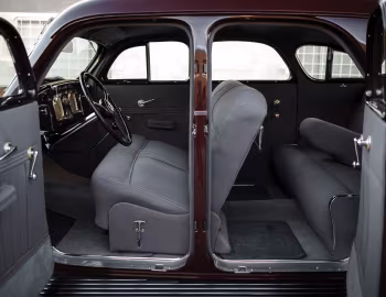 Intérieur 1937 Chrysler Airflow Touring Sedan (C-17)