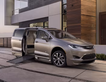 2017–20 BraunAbility Chrysler Pacifica (RU) '2017–20