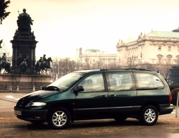 Chrysler Grand Voyager [UK-spec] (NS) '1995–2000