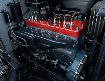 Bajo el capó 1930 Chrysler Imperial Roadster by Locke (80L)