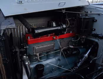 Bajo el capó 1930 Chrysler Imperial Roadster by Locke (80L)