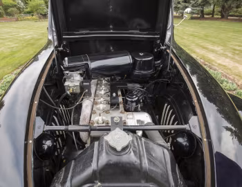 Bajo el capó 1936 Chrysler Imperial Airflow Sedan (C-10)