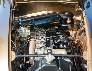 Bajo el capó 1936 Chrysler Imperial Airflow Sedan (C-10)