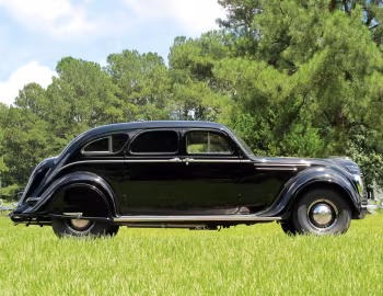 1937 Chrysler Airflow Touring Sedan (C-17)