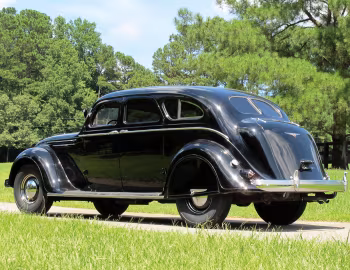 1937 Chrysler Airflow Touring Sedan (C-17)