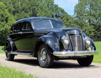 1937 Chrysler Airflow Touring Sedan (C-17)