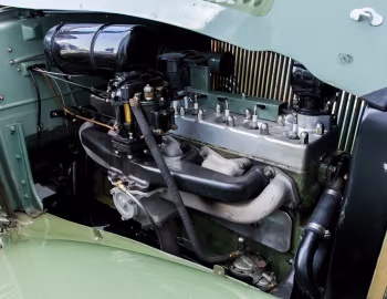 Bajo el capó 1931 Chrysler Imperial Convertible Coupe by LeBaron (CG)