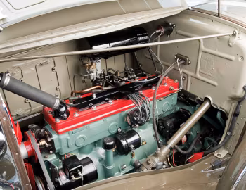 Bajo el capó 1933 Chrysler Imperial Convertible Sedan (CQ)