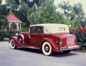 1932 Chrysler Imperial Landau Sedan (CL)