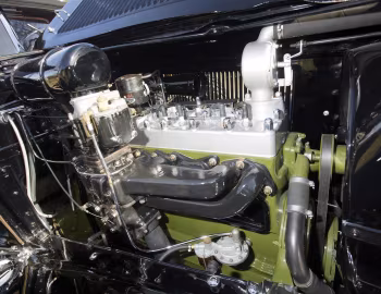 Bajo el capó 1931 Chrysler Imperial Roadster by LeBaron (CG)