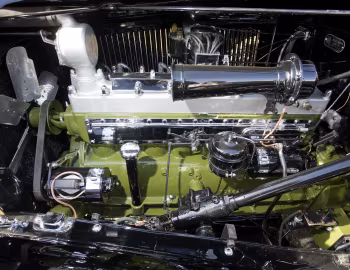 Bajo el capó 1931 Chrysler Imperial Roadster by LeBaron (CG)