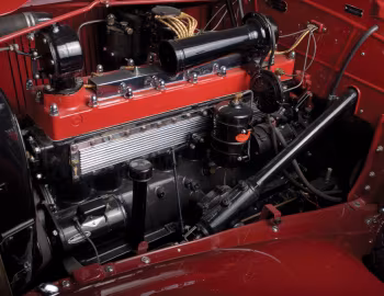 Bajo el capó 1931 Chrysler Imperial Roadster by LeBaron (CG)