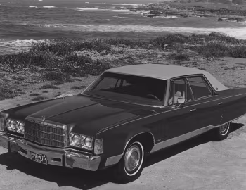 1975 Chrysler New Yorker Brougham Hardtop Sedan (CS43) '1974–75