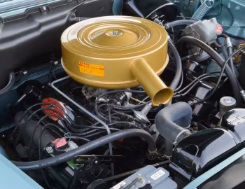 Bajo el capó 1960 Chrysler New Yorker Convertible (PC3-H 835)