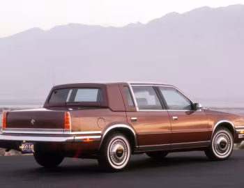 1991 Chrysler New Yorker Fifth Avenue (YCS 41) '1990–91