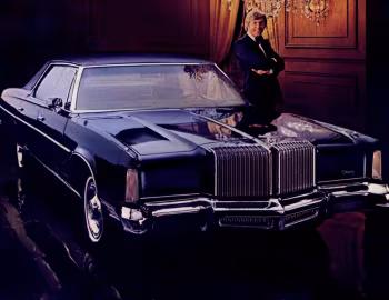 1977 Chrysler New Yorker Hardtop Sedan