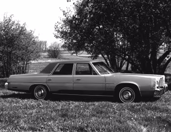 1975 Chrysler Newport Custom Sedan (CM41)