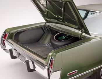 Ambos 1973 Chrysler Newport Sedan (CL41)