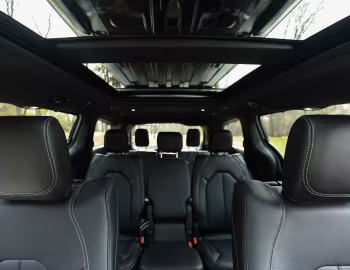 Interior 2025 Chrysler Pacifica "FAV Edition" (RU) '2024–25