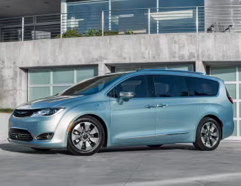 2017–20 Chrysler Pacifica Hybrid Limited (RU) '2016–20