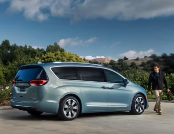 2017–20 Chrysler Pacifica Hybrid Limited (RU) '2016–20