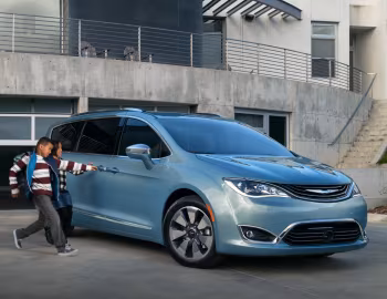 2017–20 Chrysler Pacifica Hybrid Limited (RU) '2016–20