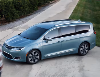 2017–20 Chrysler Pacifica Hybrid Limited (RU) '2016–20